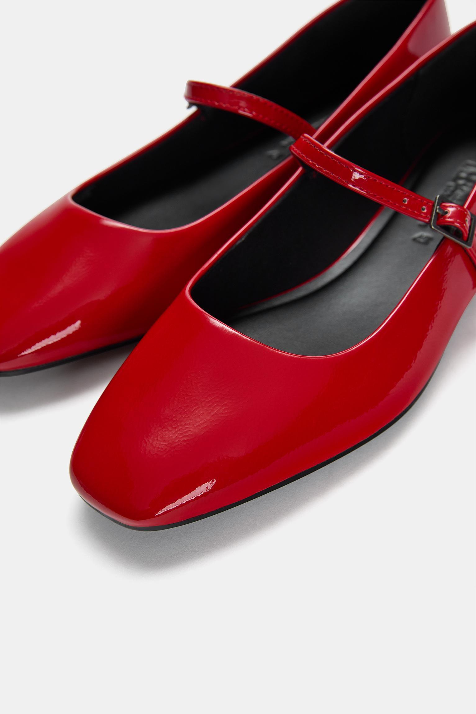 Faux patent leather ballerinas Product Image
