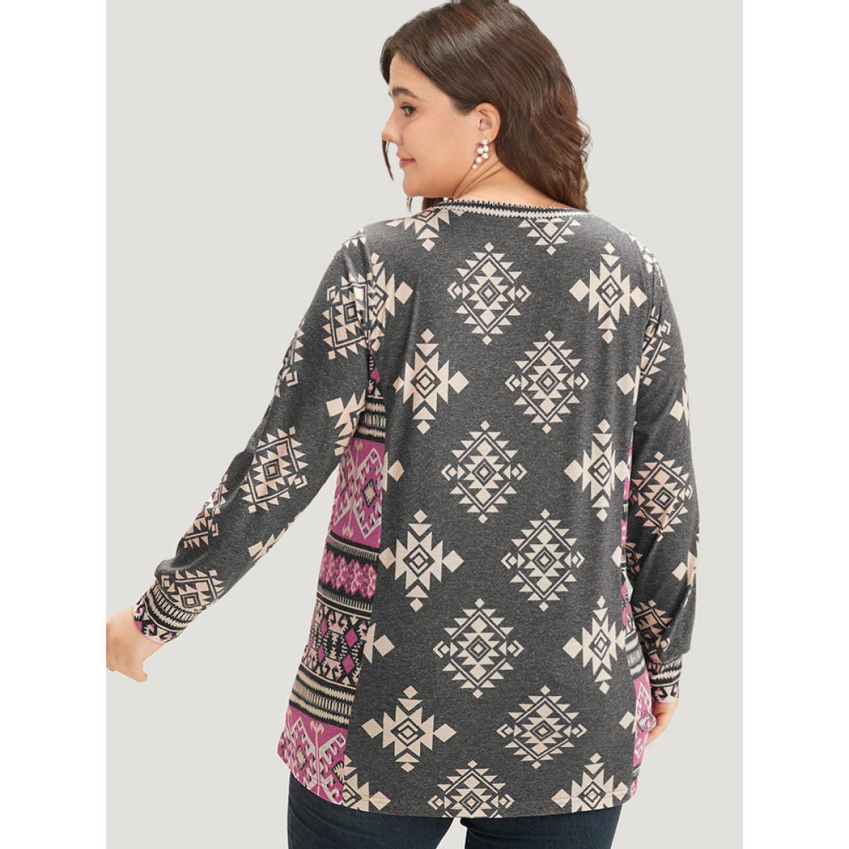 Plus Size Boho Print V Neck T-shirt BlackFlower Women Casual Printed Bohemian Print V-neck Dailywear T-shirts BloomChic 28/5X Product Image