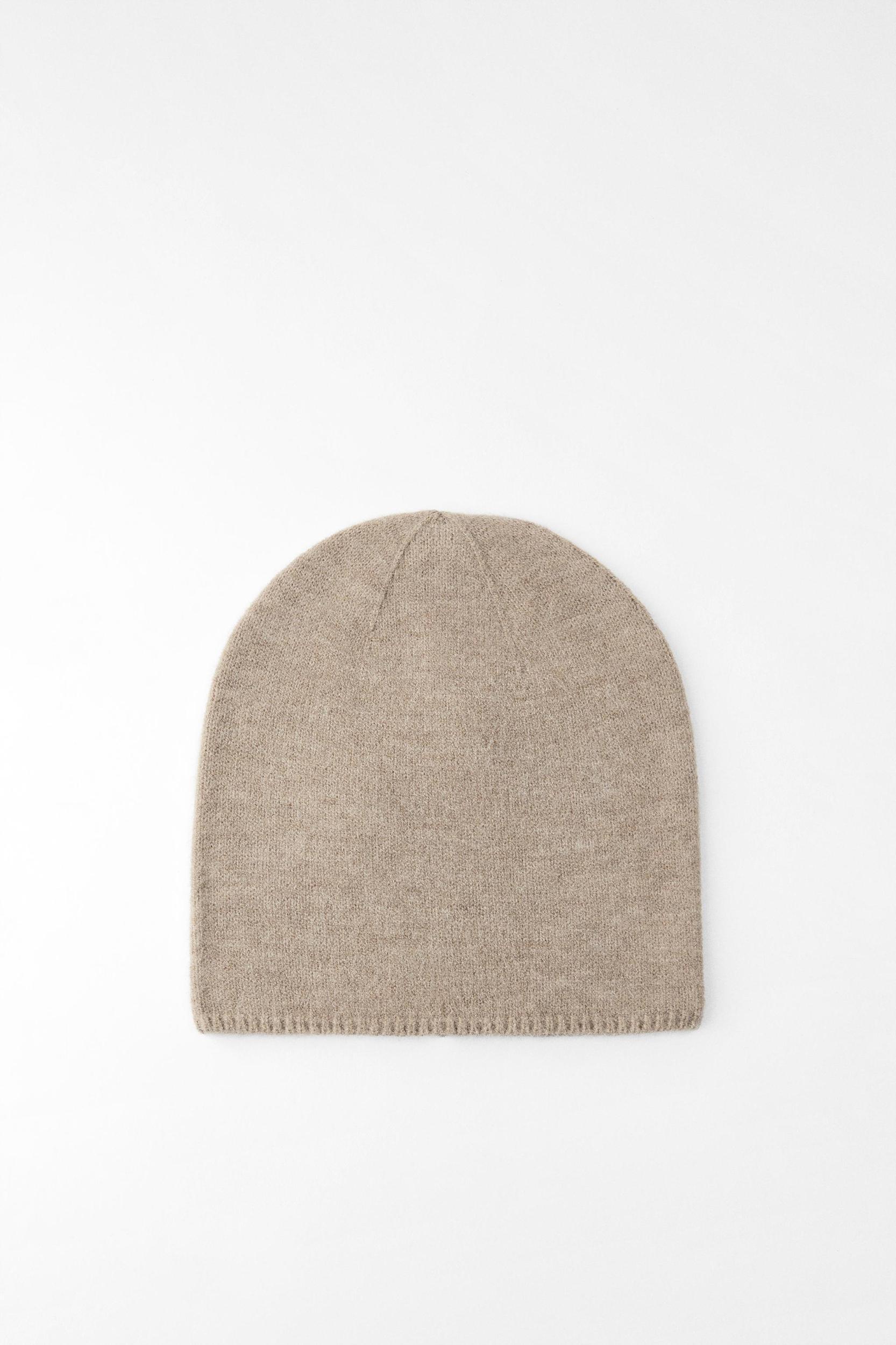 FINE KNIT BEANIE Product Image