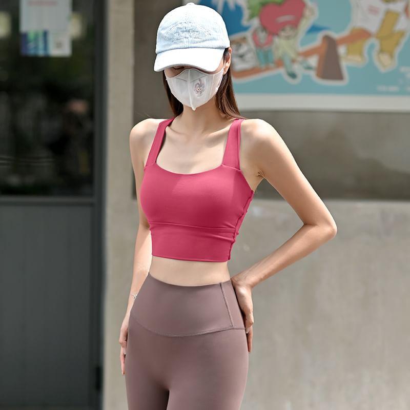 Plain Crisscross Back Sport Bra Top Product Image