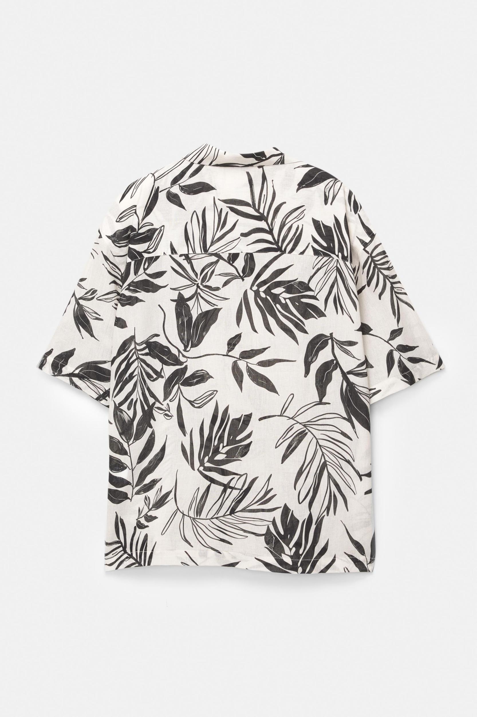 White short sleeve shirt with leaf print Product Image