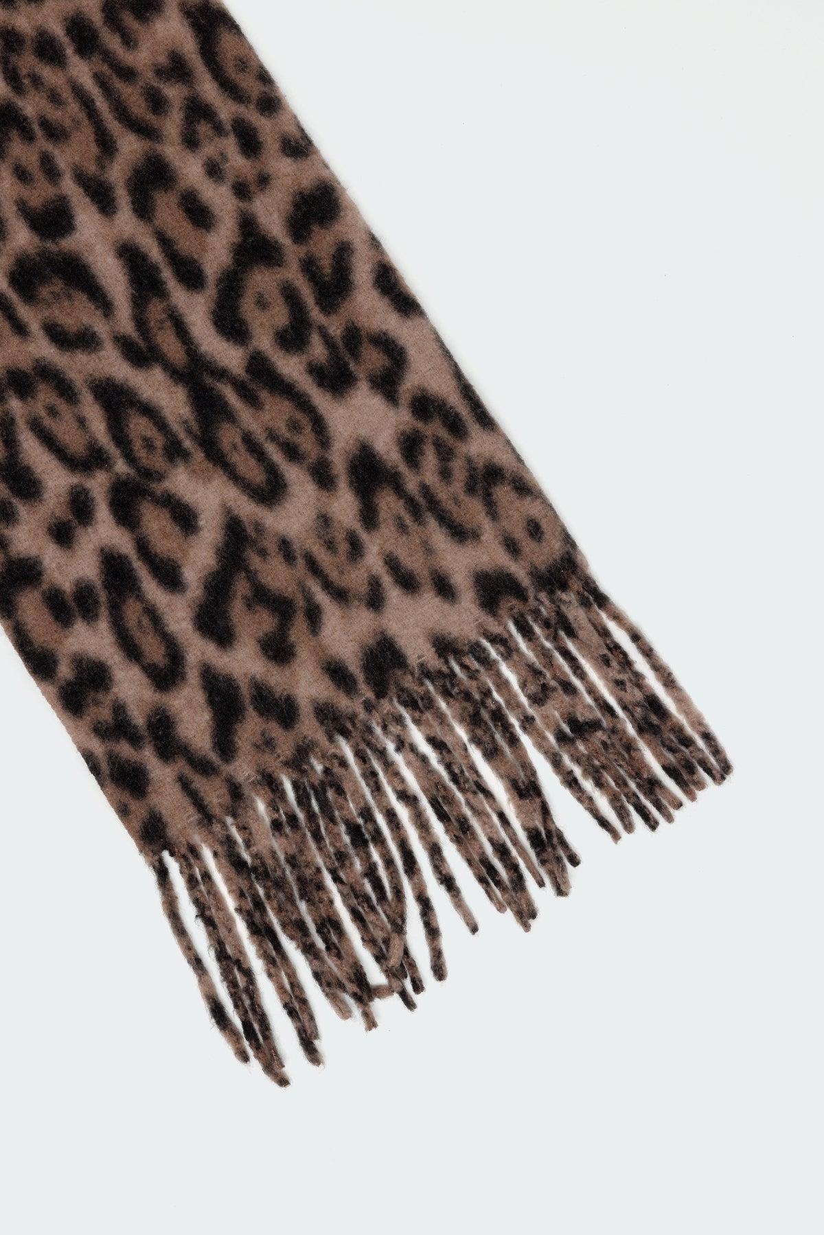 Chunky Leopard Scarf Product Image