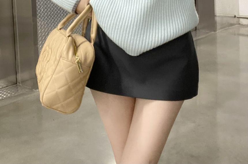 Long-Sleeve Crew Neck Contrast Trim Ribbed Knit Top Product Image