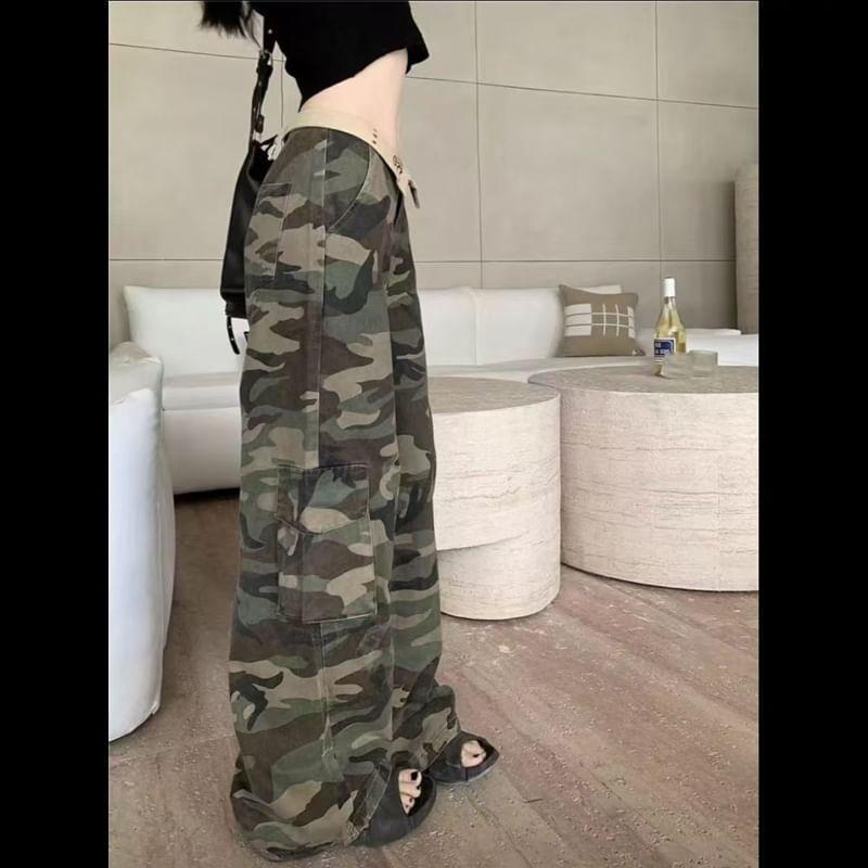 Mid Rise Camouflage Wide Leg Cargo Jeans Product Image