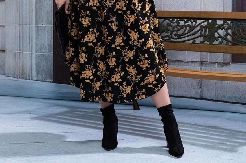 Plus Size High Rise Floral Print Asymmetrical Midi A-Line Skirt Product Image