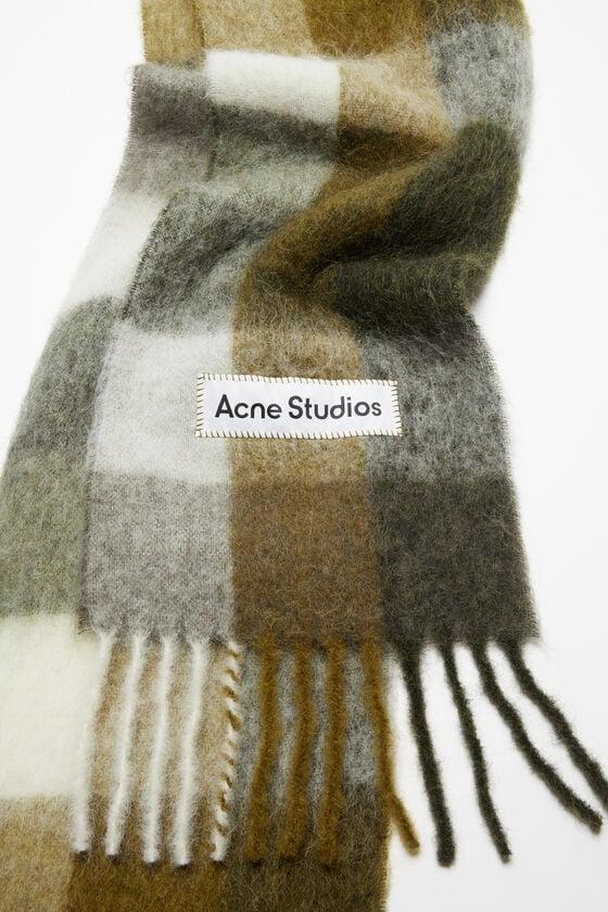 Mohair checked scarf Product Image