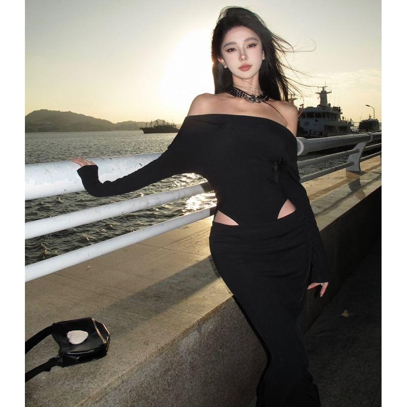 Long-Sleeve Off-Shoulder Plain Cutout Maxi Mermaid Dress Product Image