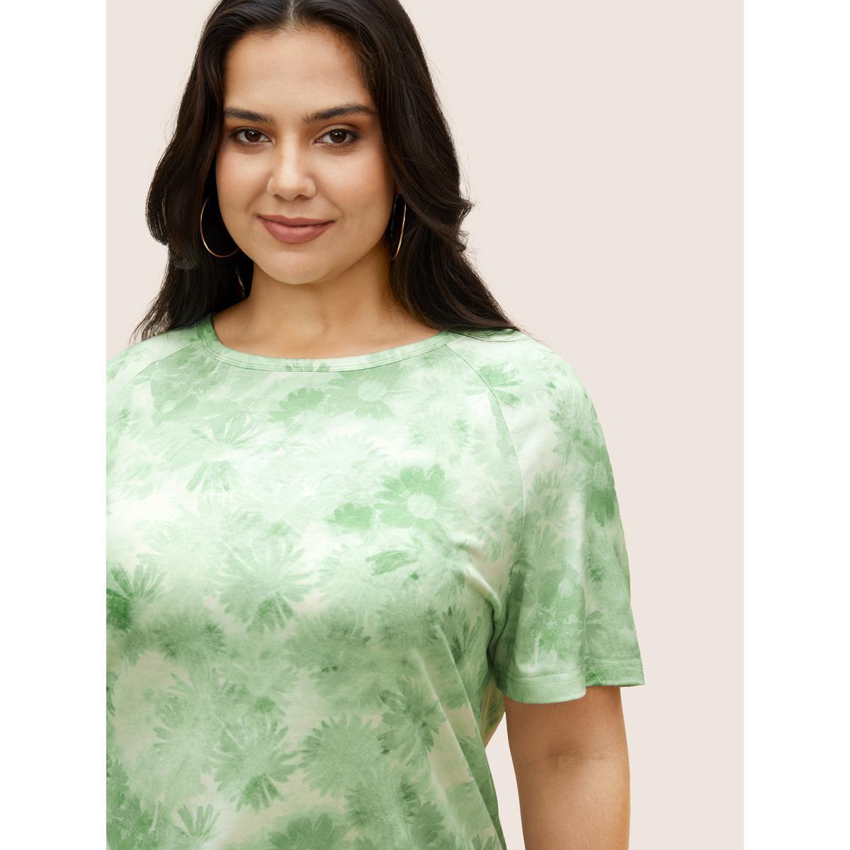 Plus Size Tie Dye Flowers Round Neck Raglan Sleeve T-shirt Green Women Casual Contrast Natural Flowers Round Neck Everyday T-shirts BloomChic 10/M Product Image
