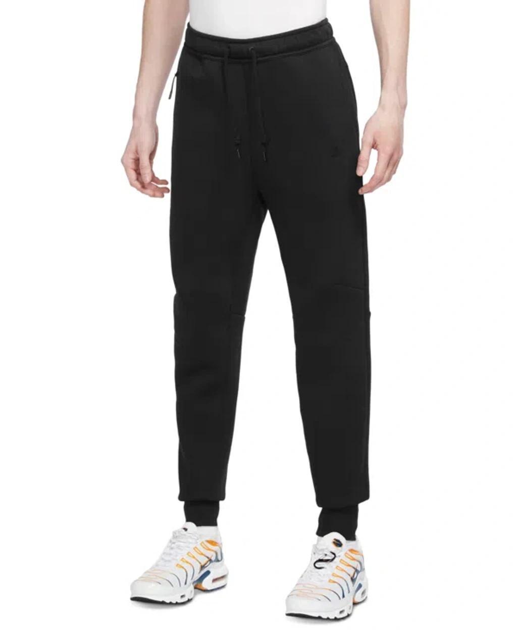 Nike Tech Fleece joggers in black Product Image