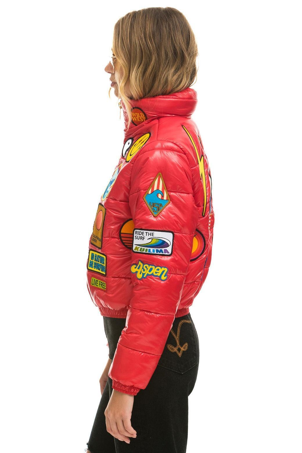 VINTAGE PATCH APRES PUFFER JACKET - CHERRY GLOSSY Female Product Image