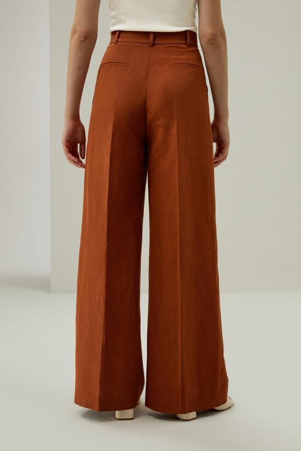 Front-Pleated Silk-Linen Blend Trousers Product Image