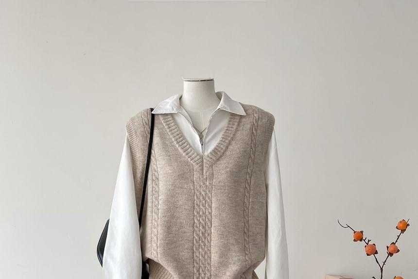 V-Neck Plain Cable-Knit Sweater Vest Product Image