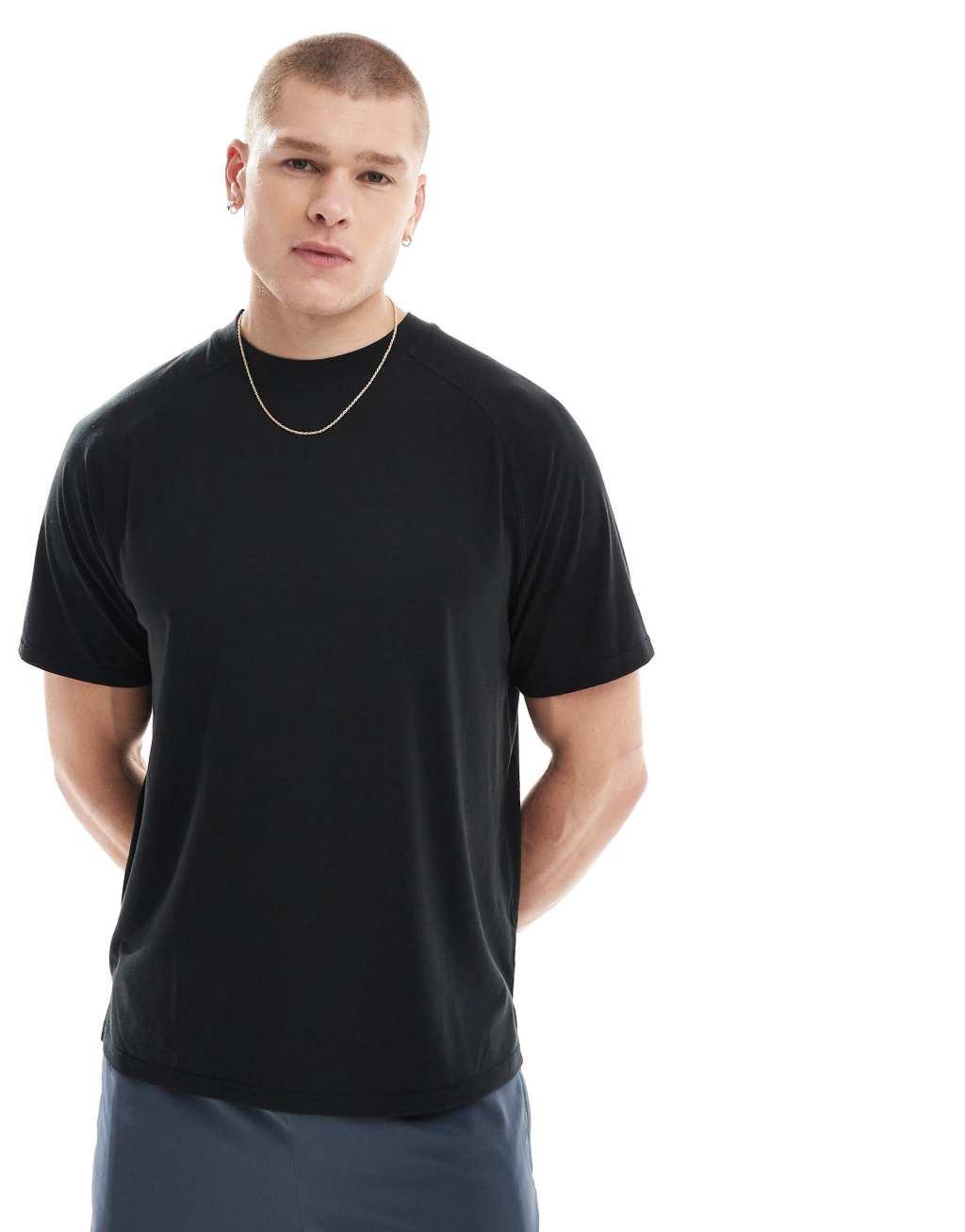 4505 Icon performance jersey oversized boxy training t-shirt in black  Product Image