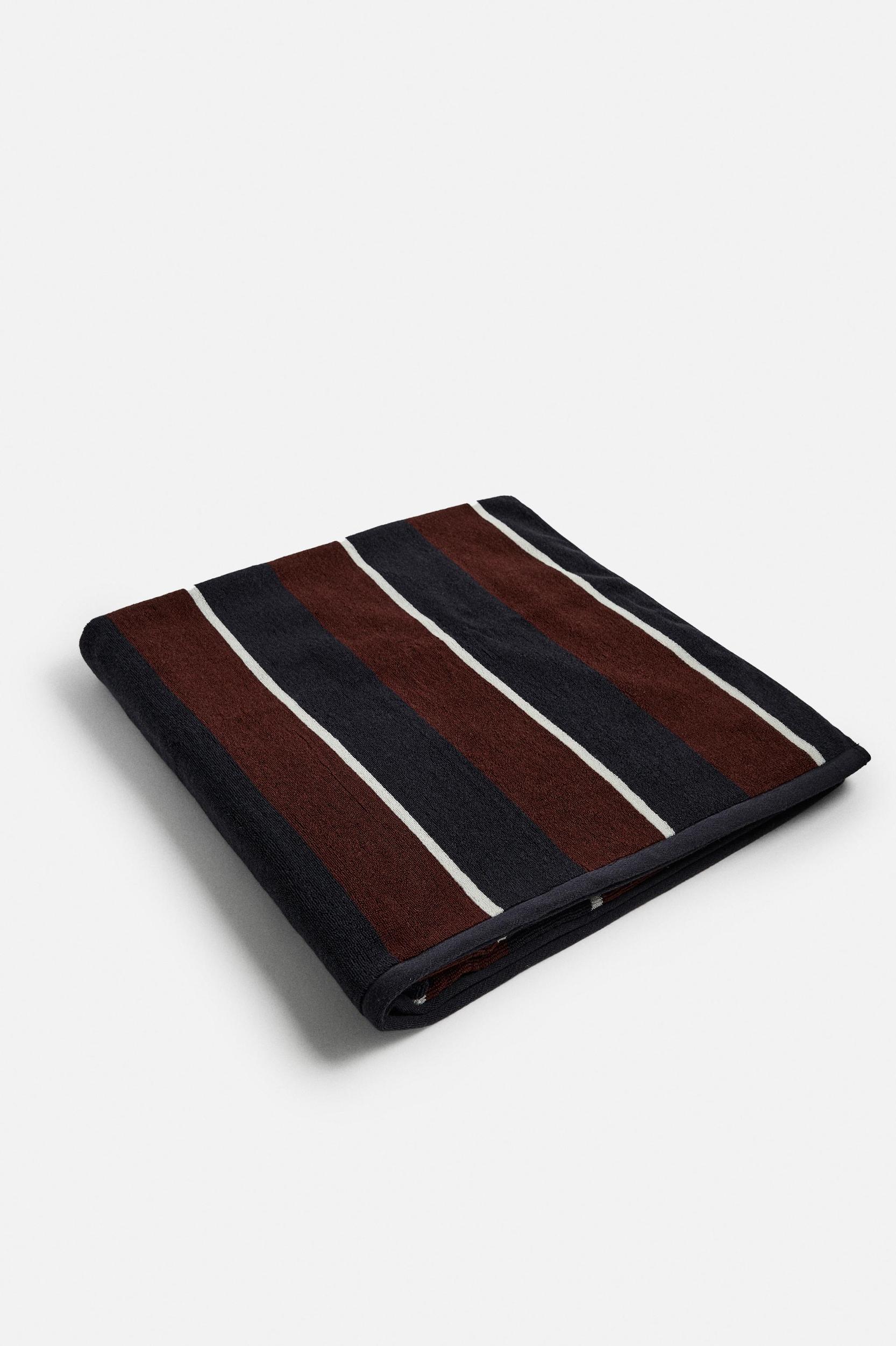STRIPED BEACH TOWEL Product Image