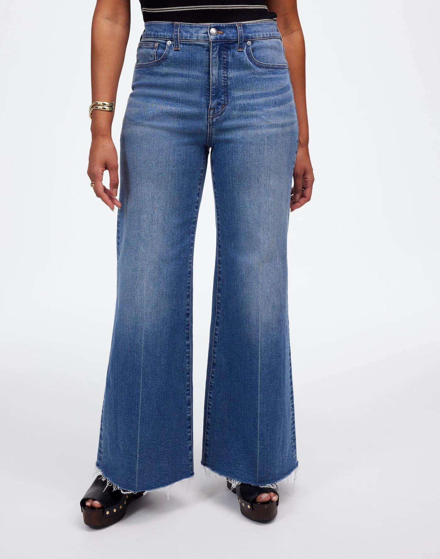 Curvy Flared Wide-Leg Crop Jeans in Oneida Wash Product Image