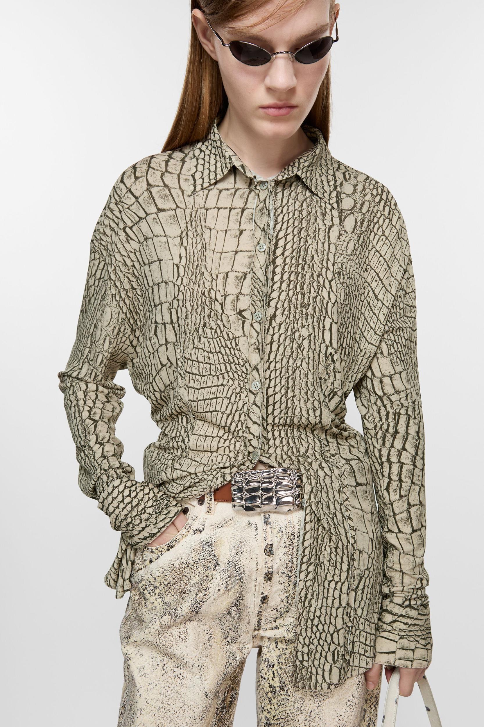 Button-up printed shirt Product Image