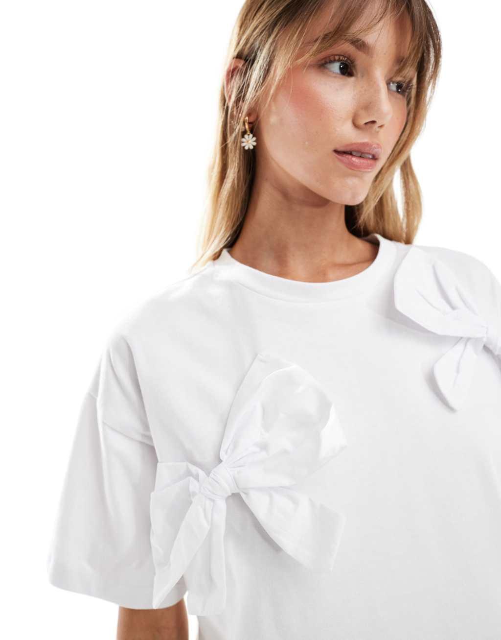 Object t-shirt with statement ribbon bows in white Product Image