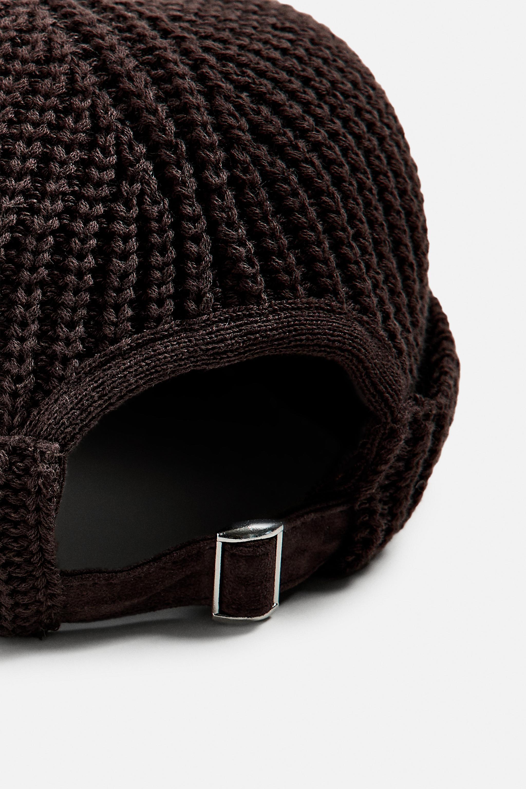 SHORT KNIT HAT Product Image