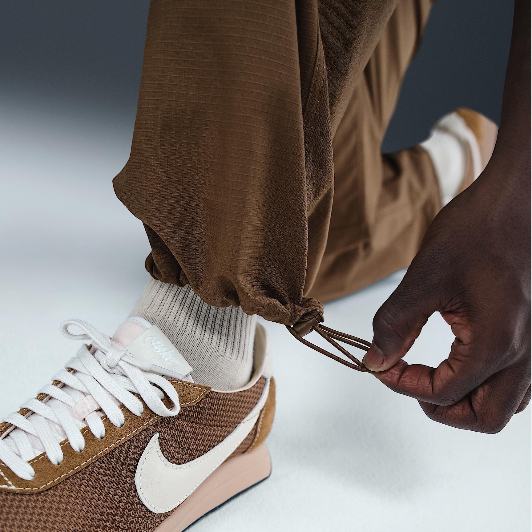 Mens Nike Sportswear Club Woven Cargo Pants | HV1433-010 Product Image