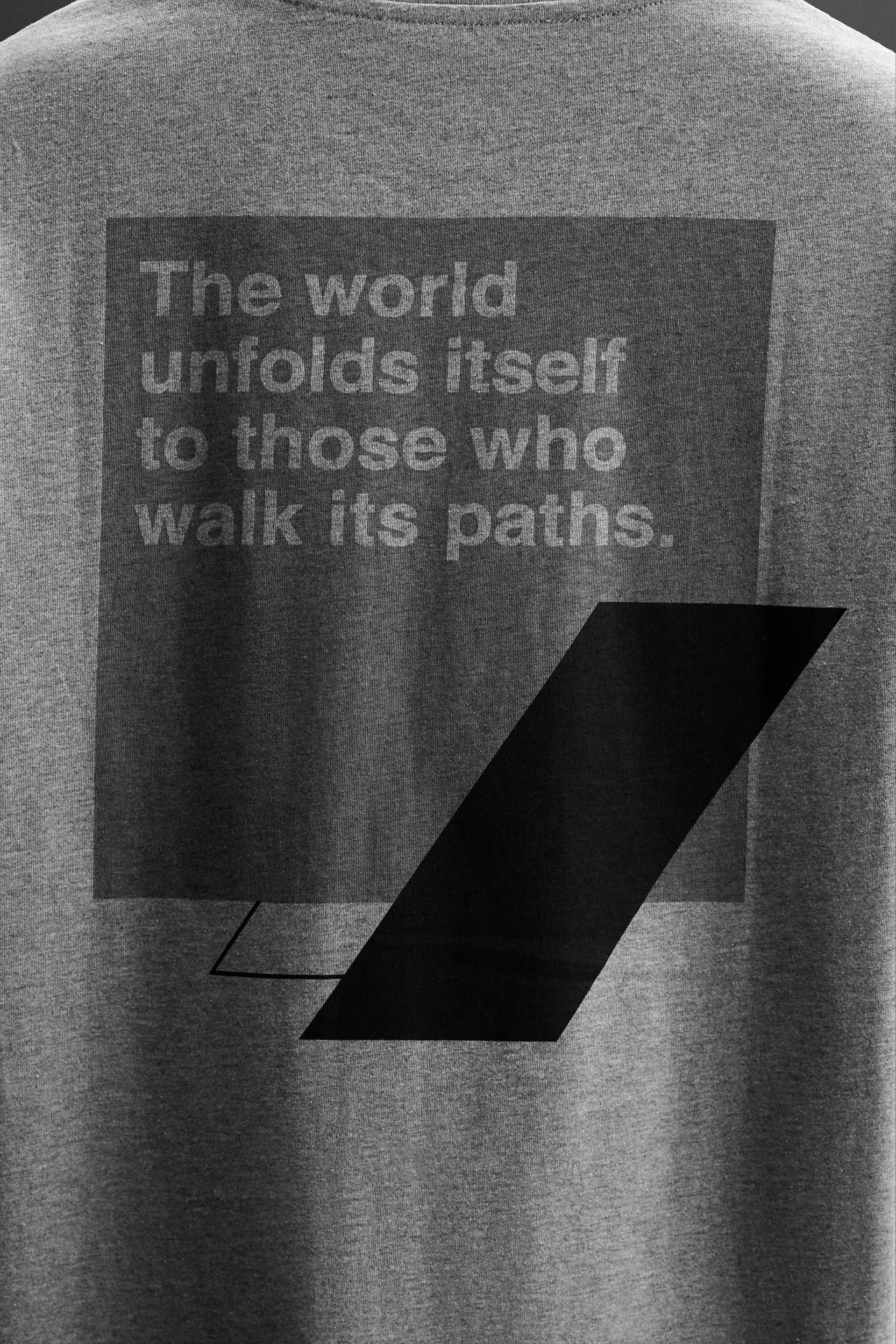 GRAPHIC PRINT T-SHIRT Product Image