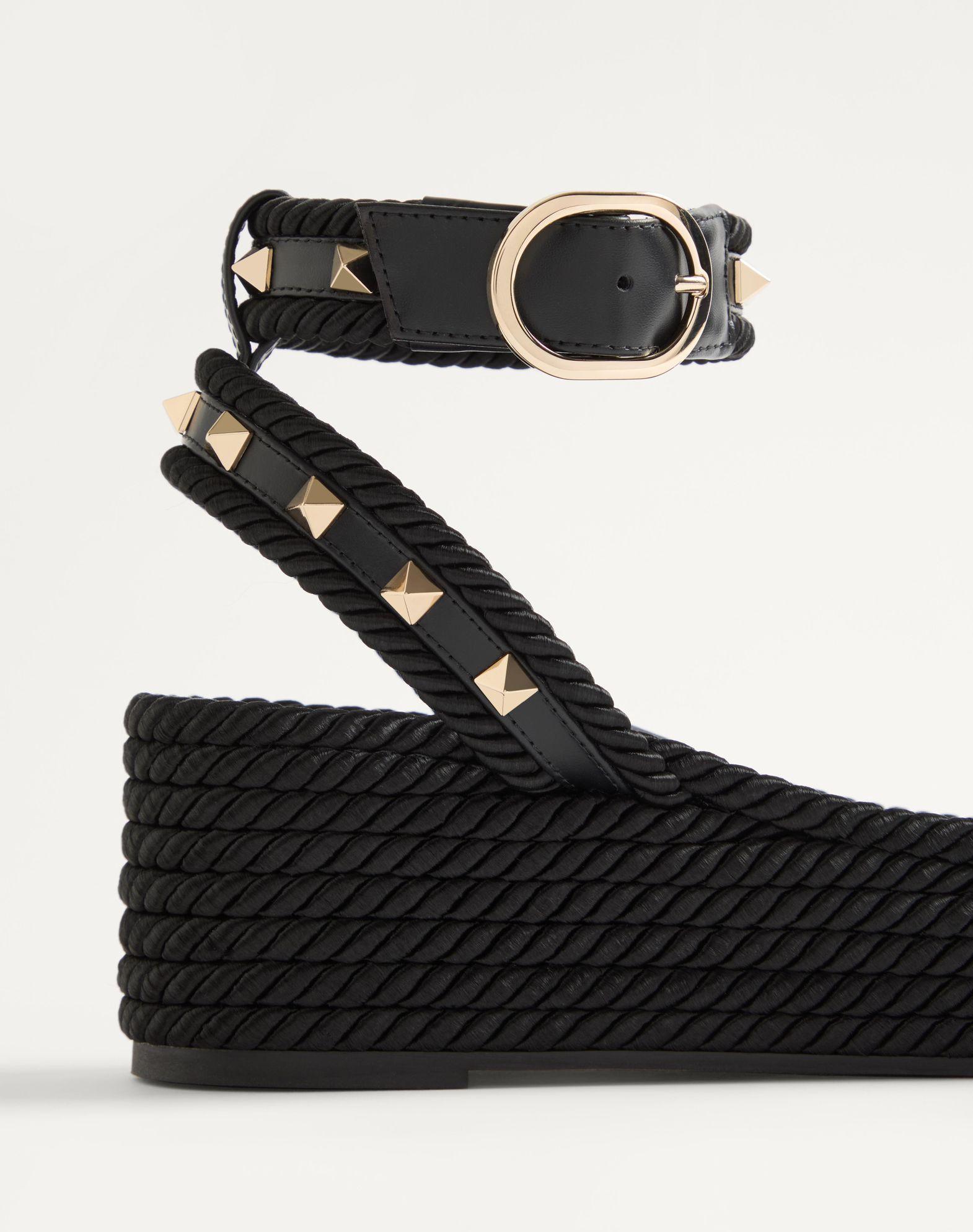 Rockstud Flatform Sandal In Calfskin 45Mm Product Image