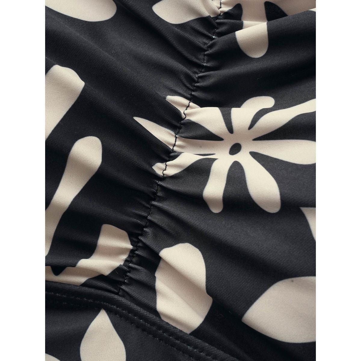 Plus Size Natural Flowers Ruched Heart Neckline Swim Top Women's Swimwear Black Beach Gathered High stretch Skinny Heart neckline Curve Swim Tops BloomChic 18-20/2X Product Image