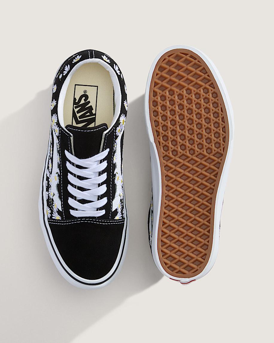 Old Skool Platform Shoe in Black / White| Vans US Product Image