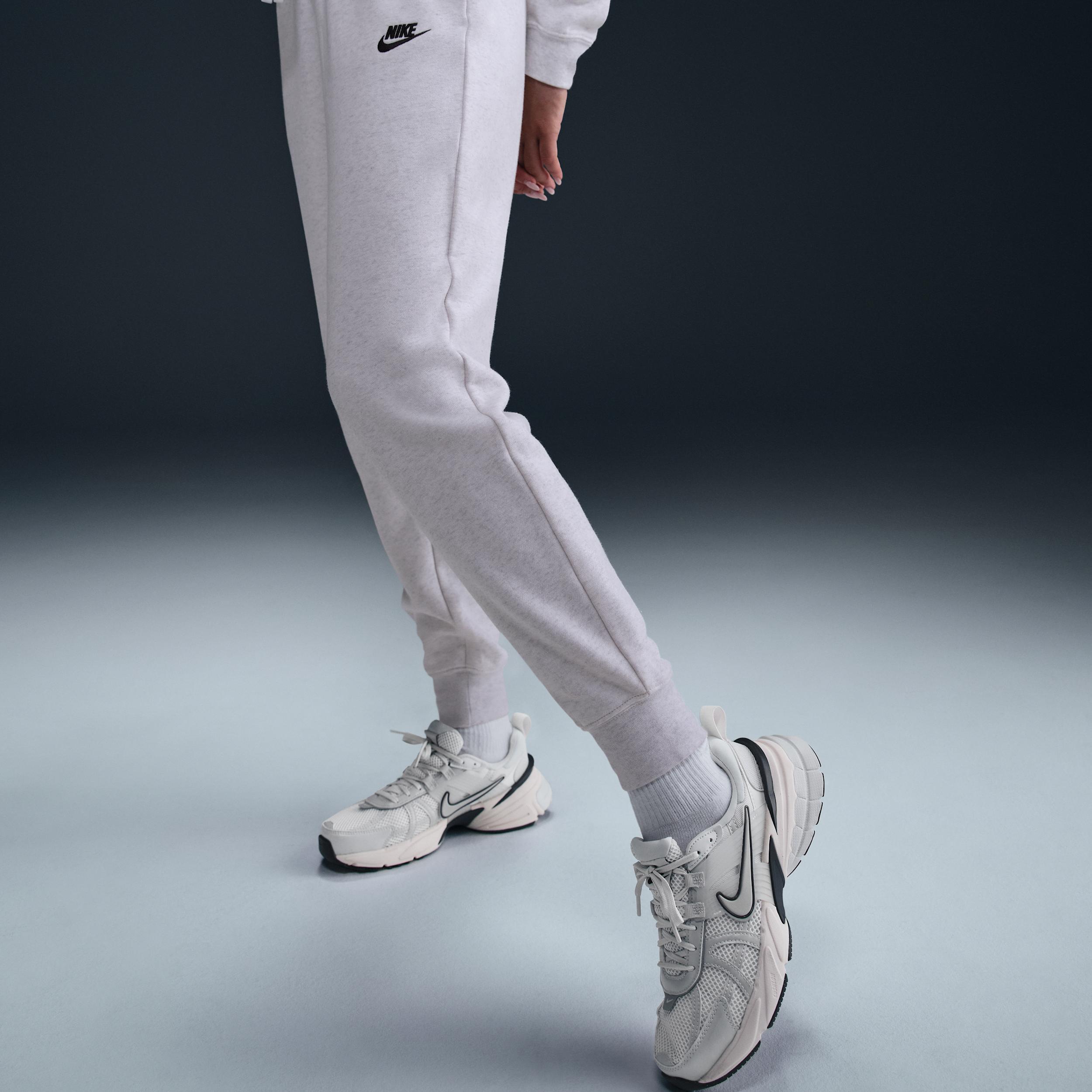 Women's Nike Sportswear Club Fleece Mid-Rise Jogger Pants Product Image