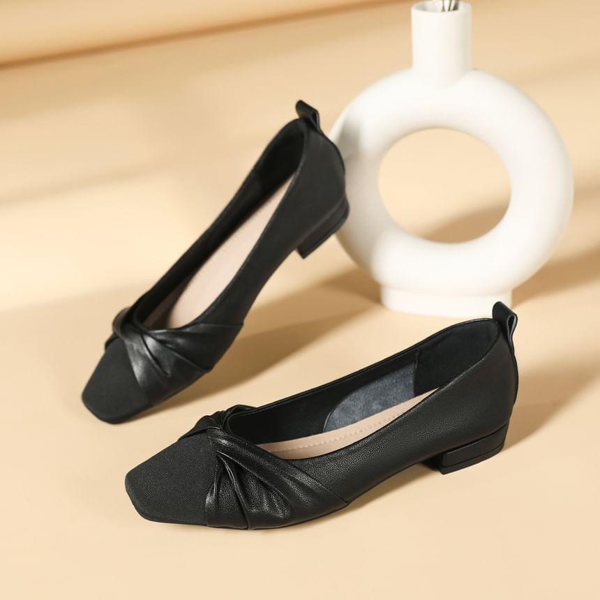 Low Heel Twisted Pumps Product Image