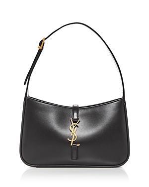 Womens Le 5  7 Shoulder Bag in Patent Leather Product Image