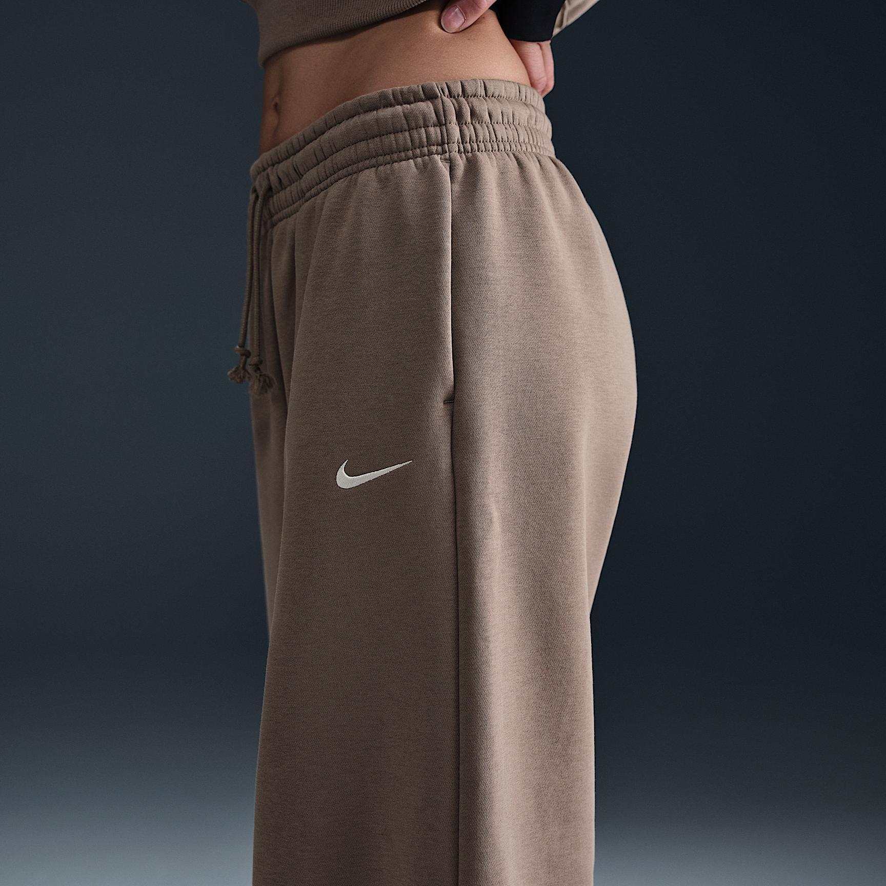 Nike Sportswear Phoenix Fleece Women's Mid-Rise Oversized Tapered Pants Product Image