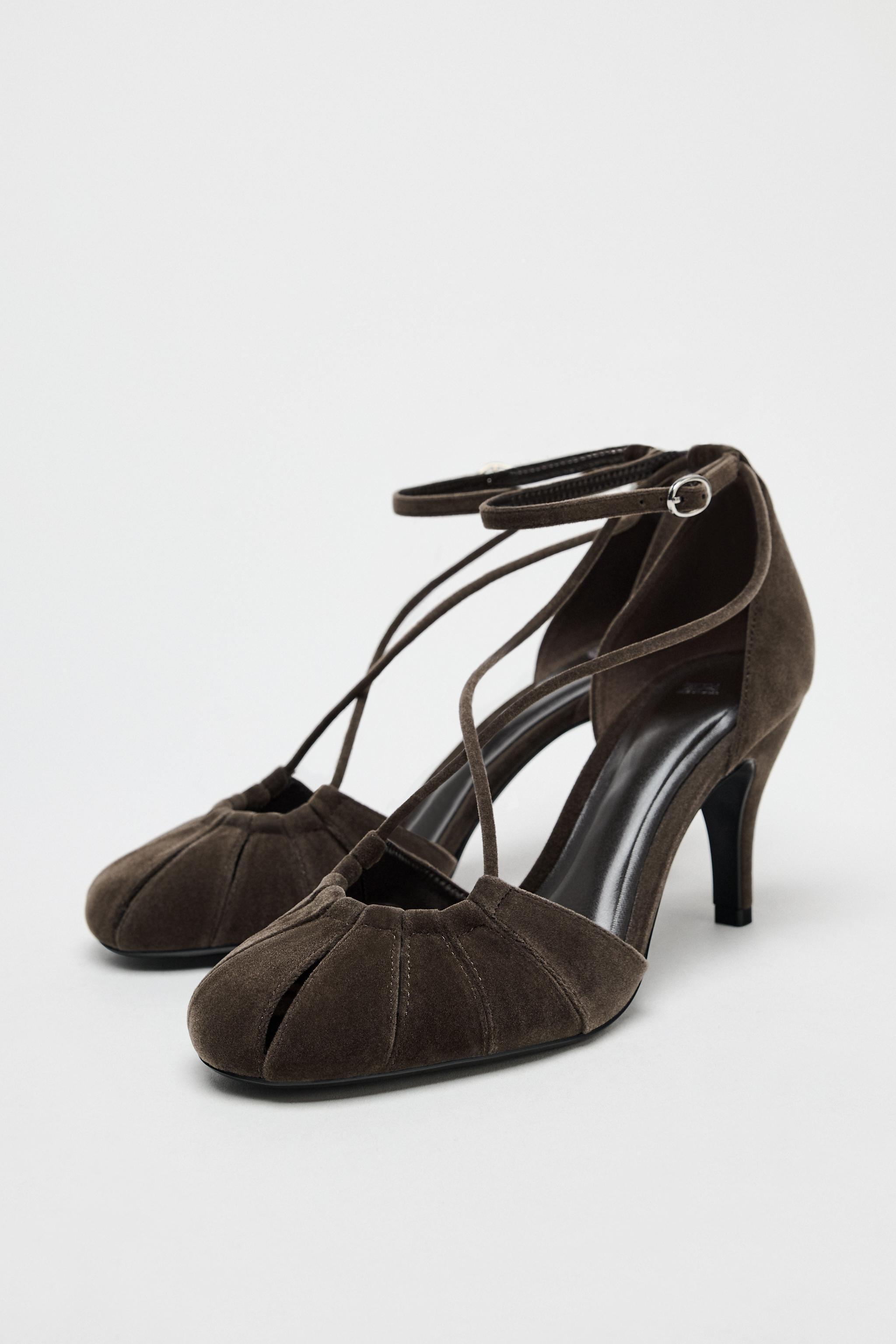 VELVET LOOK RUCHED SHOES Product Image