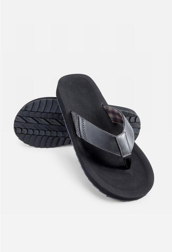 Men's Lightweight Water-Friendly Flip Flops Product Image