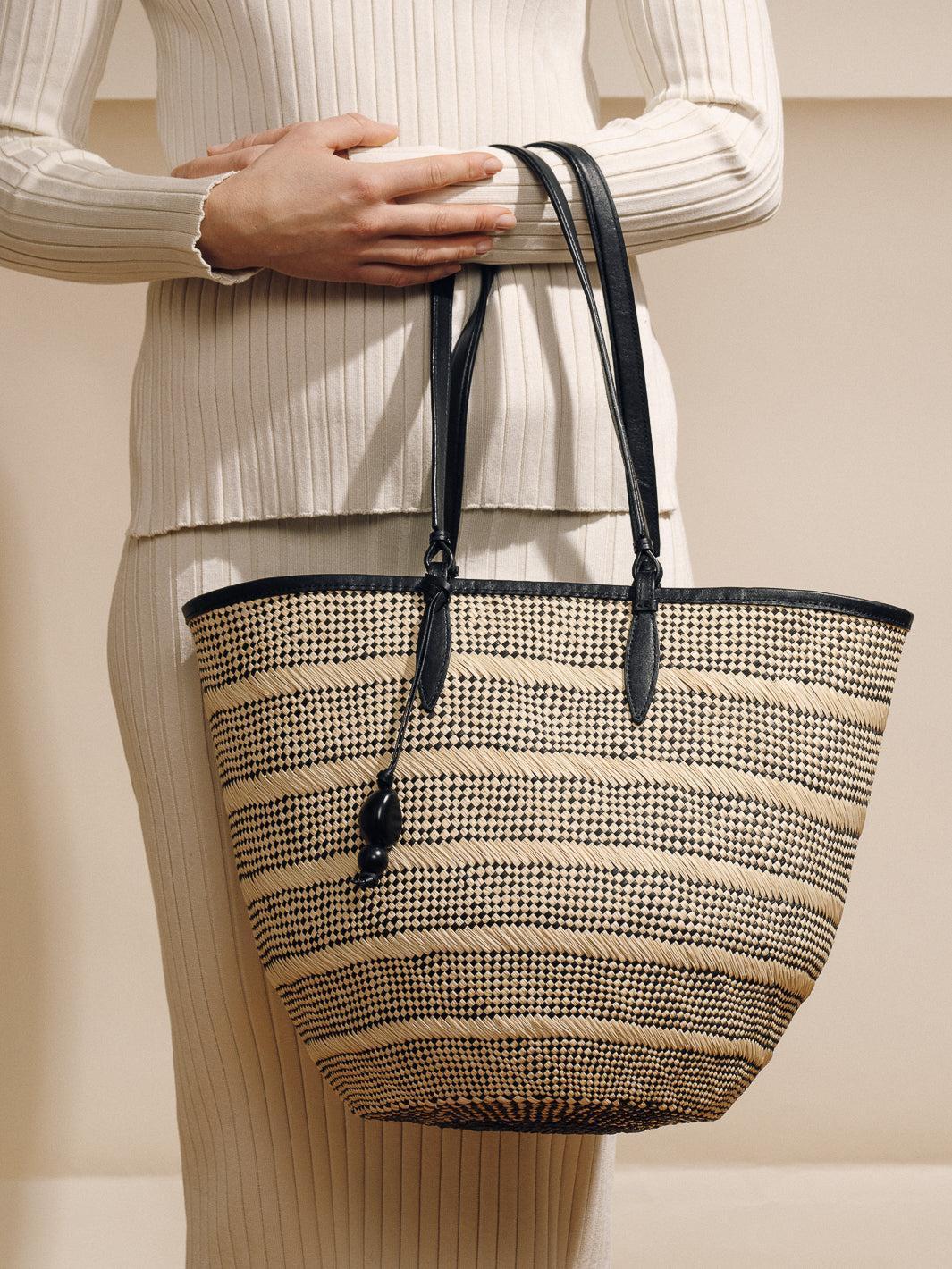 The Medium Basket in Striped Iraca Product Image