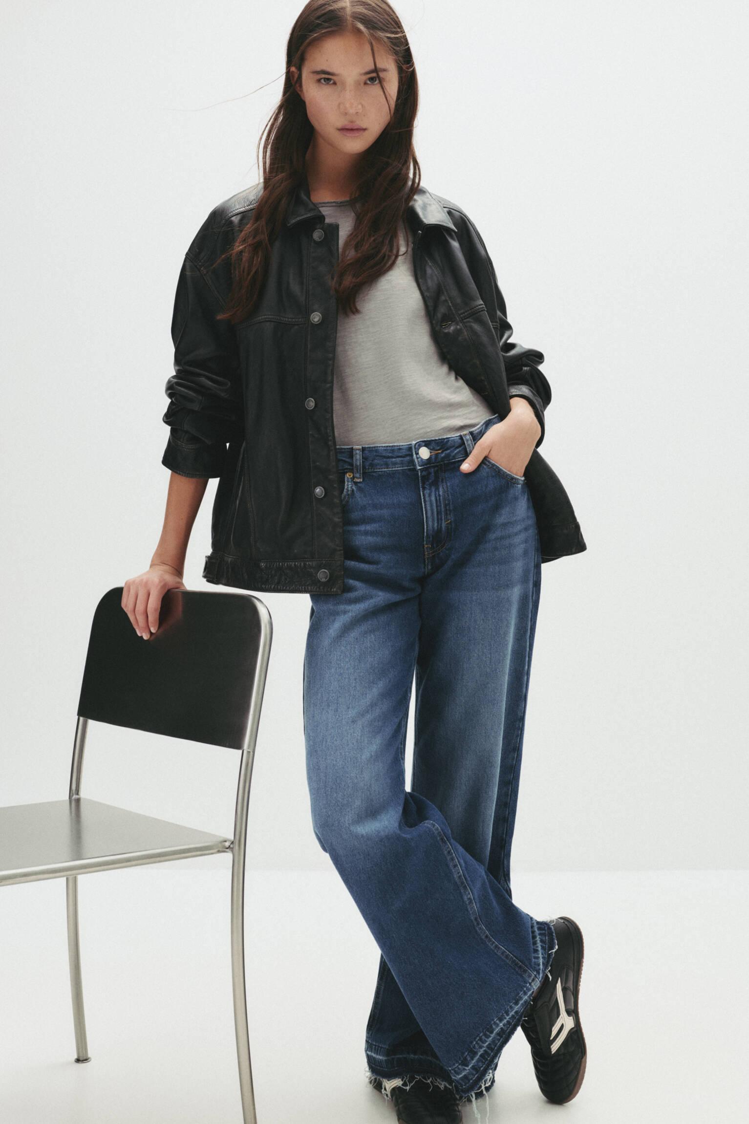 Loose flared jeans Product Image