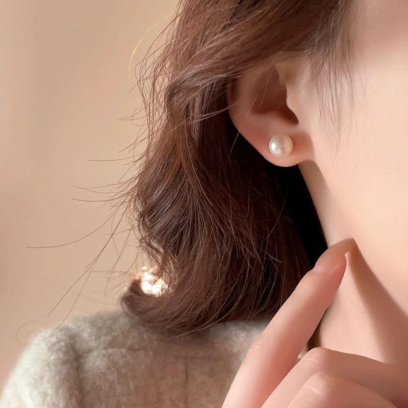 Set of 7 Pairs: Faux Pearl Ear Stud Product Image