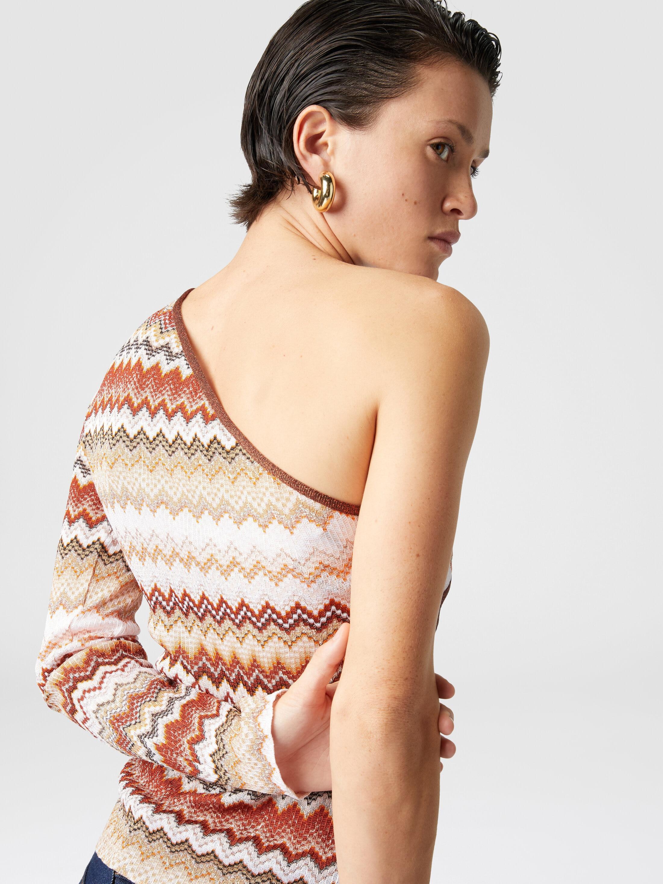 One-shoulder top with serrated lamé zigzag pattern and ribs Product Image