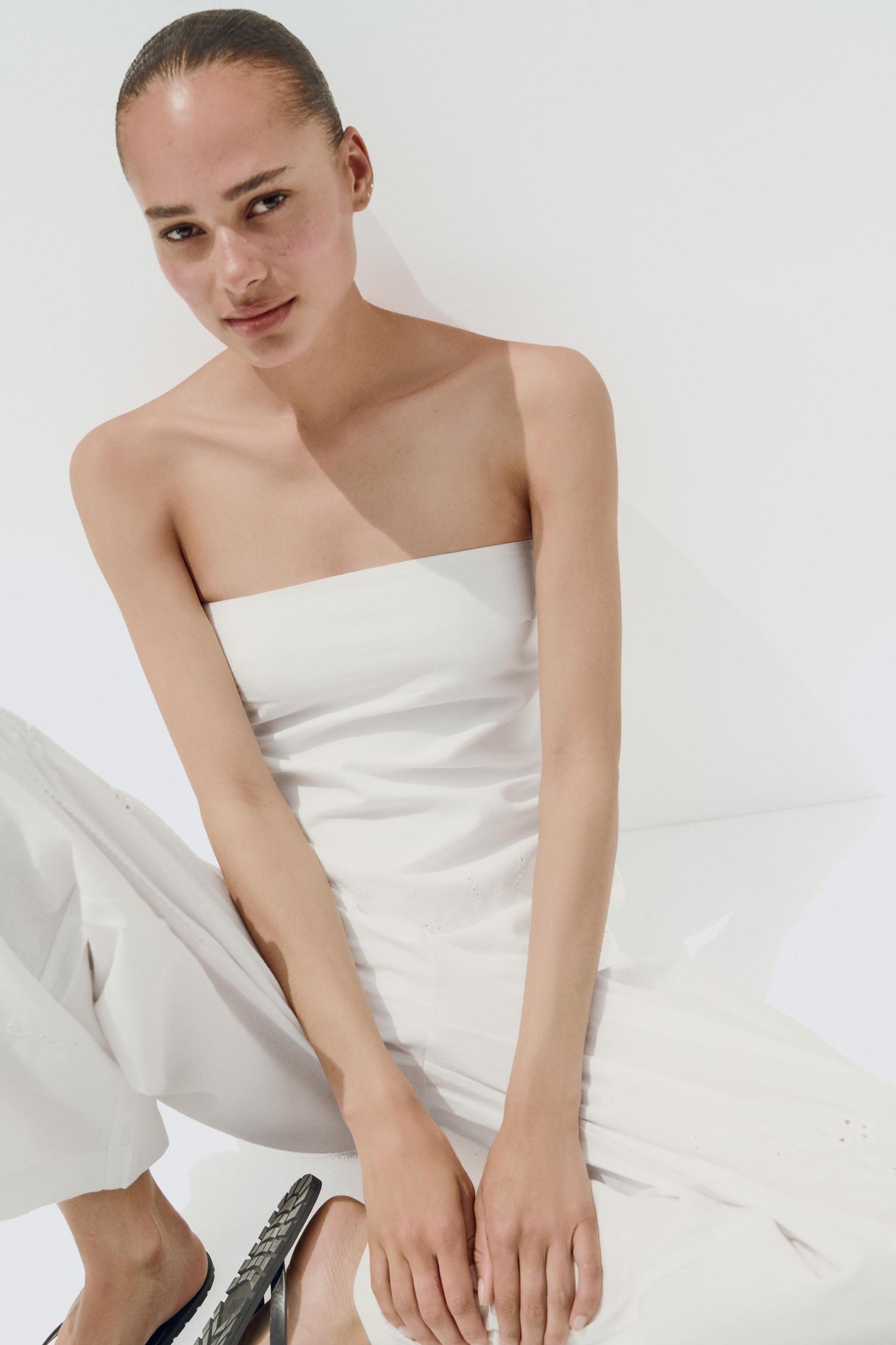 EMBROIDERED STRAPLESS TOP Product Image