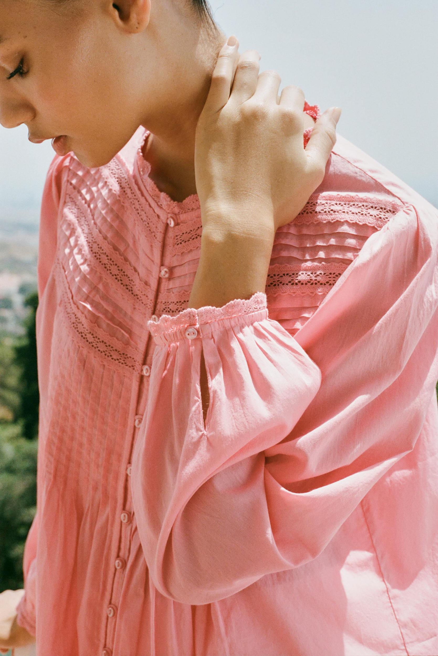 LACE ROMANTIC BLOUSE Product Image