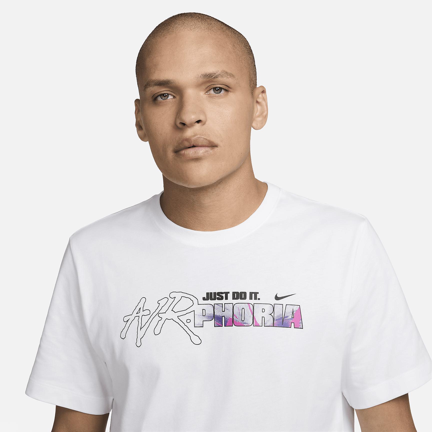 Nike Sportswear Men's T-Shirt Product Image
