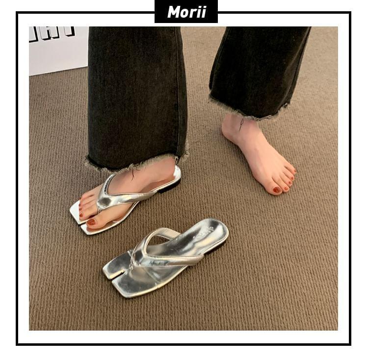 Plain Flip-Flops Product Image