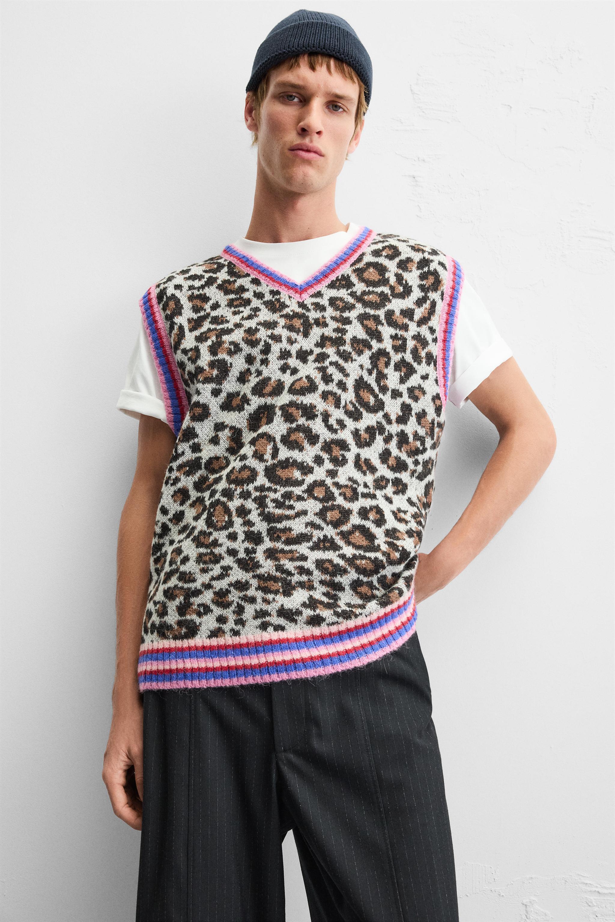 ANIMAL PRINT JACQUARD KNIT VEST Product Image