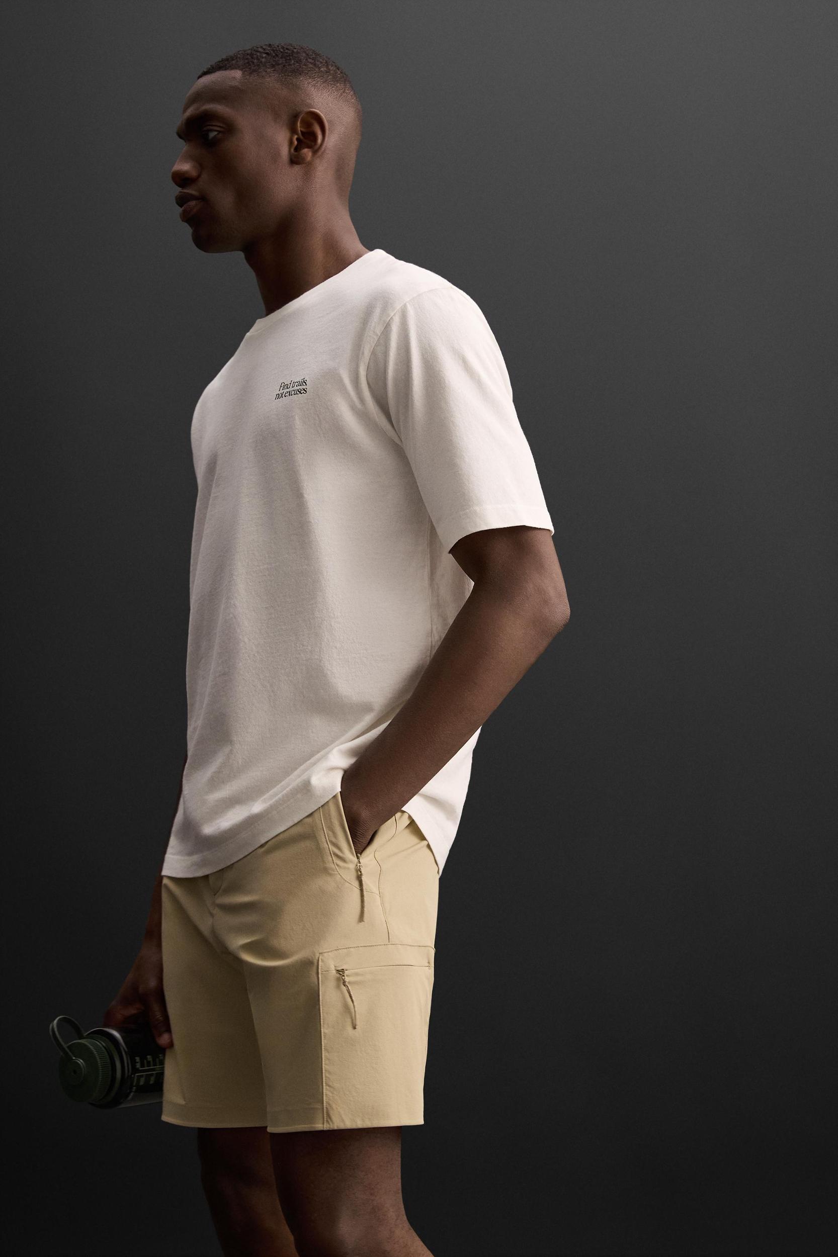 GRAPHIC PRINT T-SHIRT Product Image