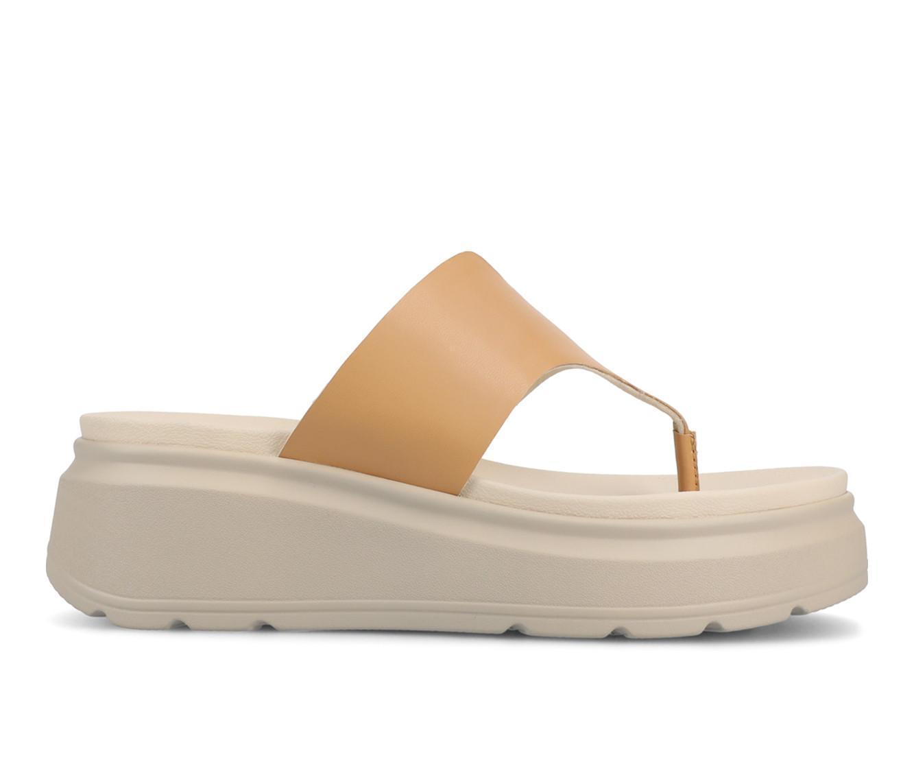 Women's Journee Collection Carah Platform Flip-Flops Product Image