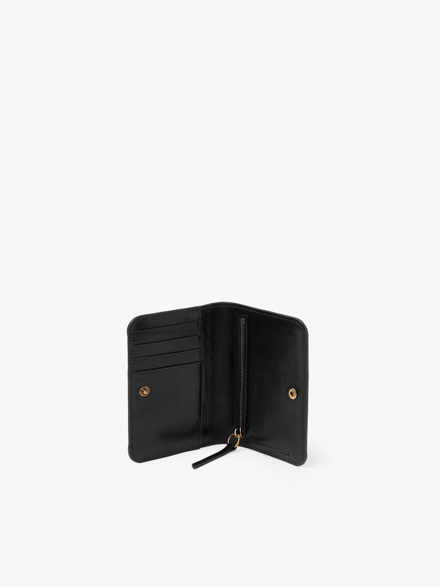 C Chloé bifold wallet in shiny leather  Product Image