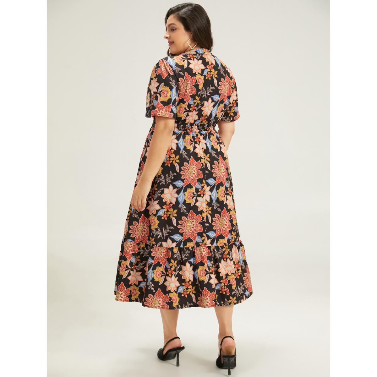 Plus Size Floral Print Shirred Pocket Notched Ruffled Hem Dress Black Women Vacation Printed Notched collar Short sleeve Curvy Midi Dress BloomChic 28/5X Product Image