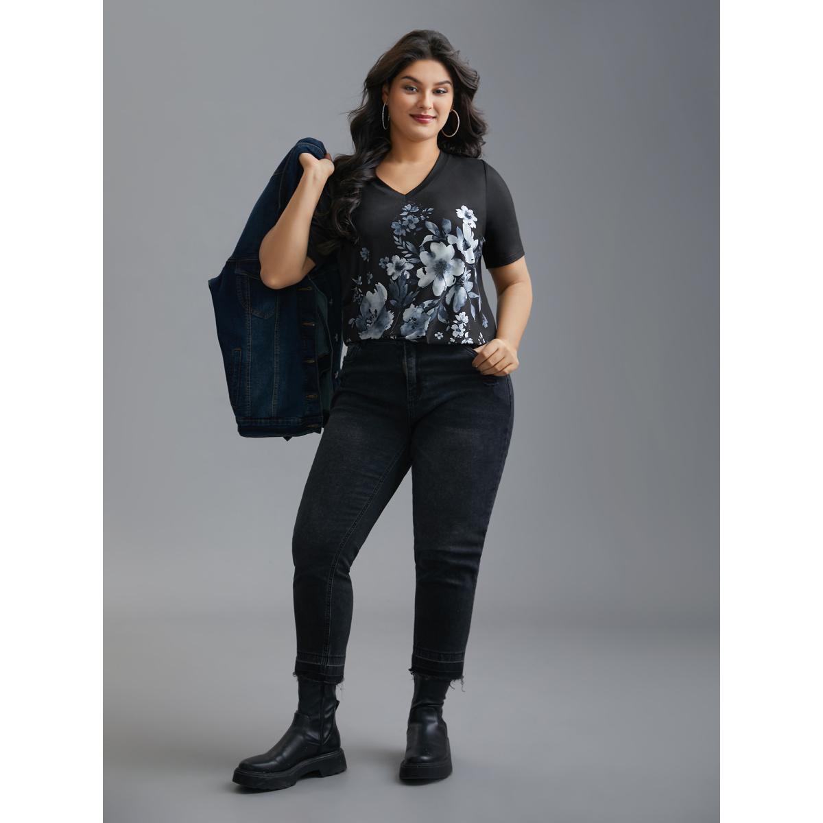 Plus Size V-Neck Floral Print Fitted T-Shirt Black Women Casual Non Natural Flowers V-neck Everyday T-shirts BloomChic 22-24/3X Product Image