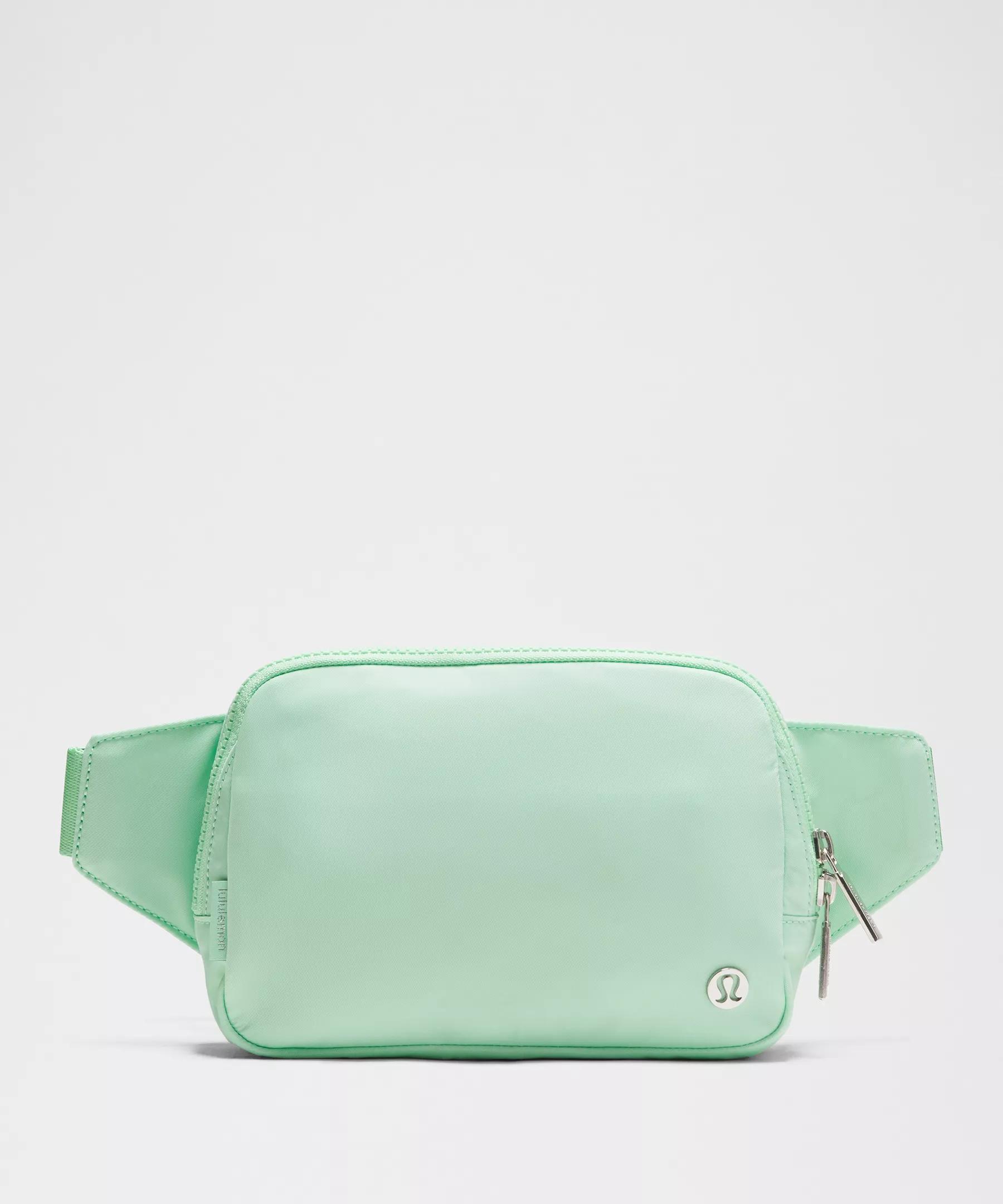 Everywhere Belt Bag Large 2L Product Image