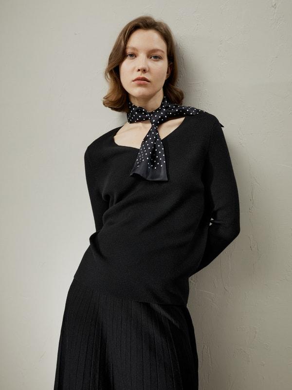 V-neck Ultra-fine Merino Wool Sweater Product Image