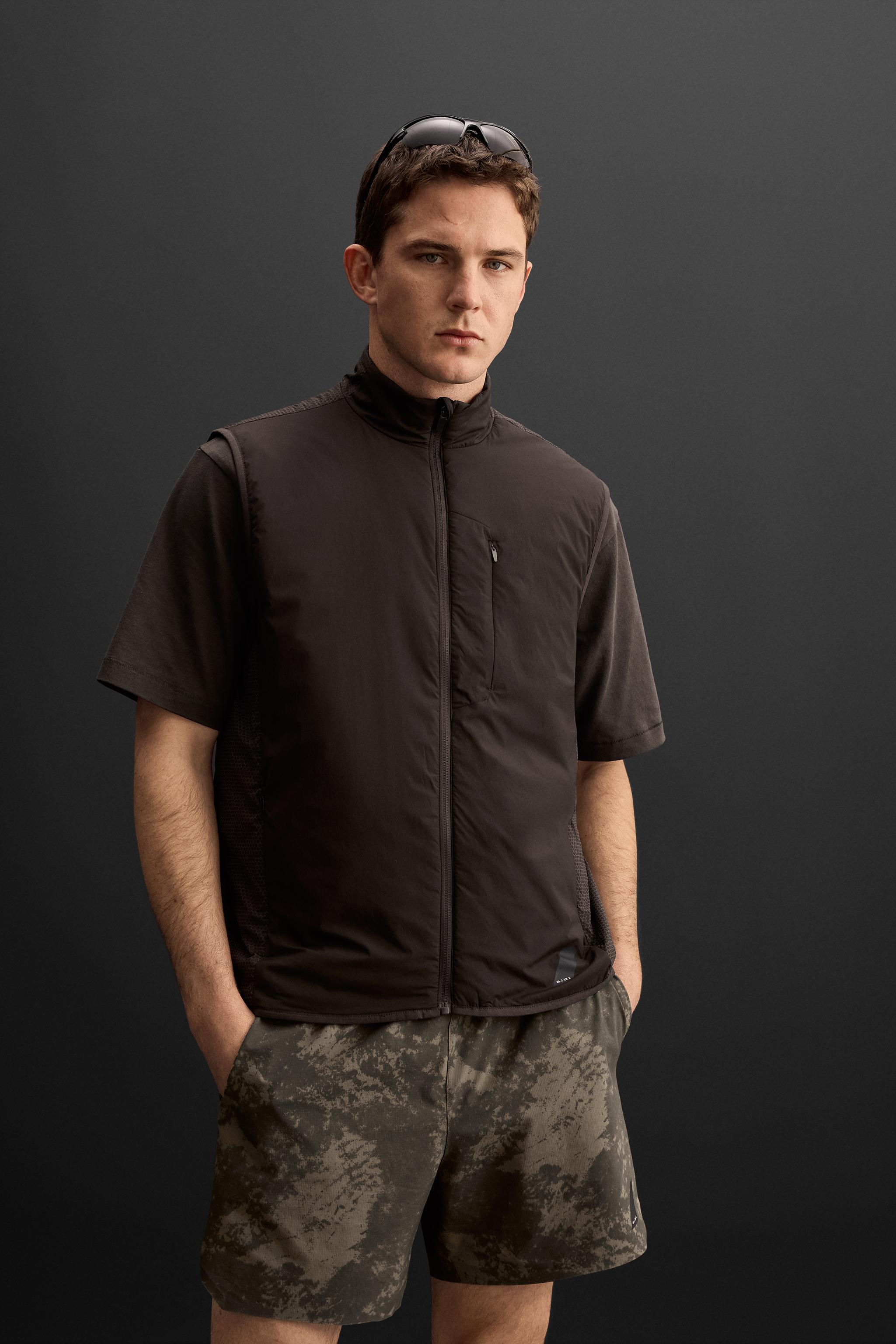 LIGHTWEIGHT TECHNICAL VEST Product Image